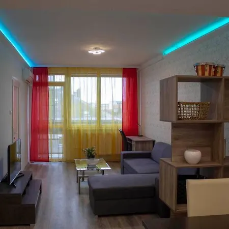 Beautiful Air-conditioned In The Centre Apartment