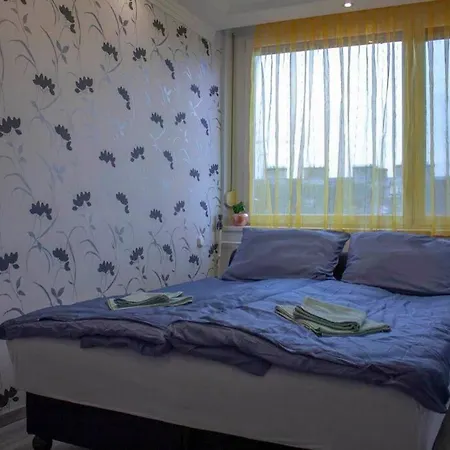 Beautiful Air-conditioned In The Centre Apartment